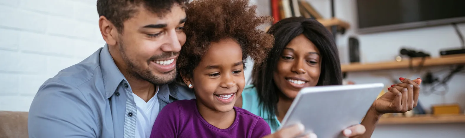 familia feliz plataforma de saúde